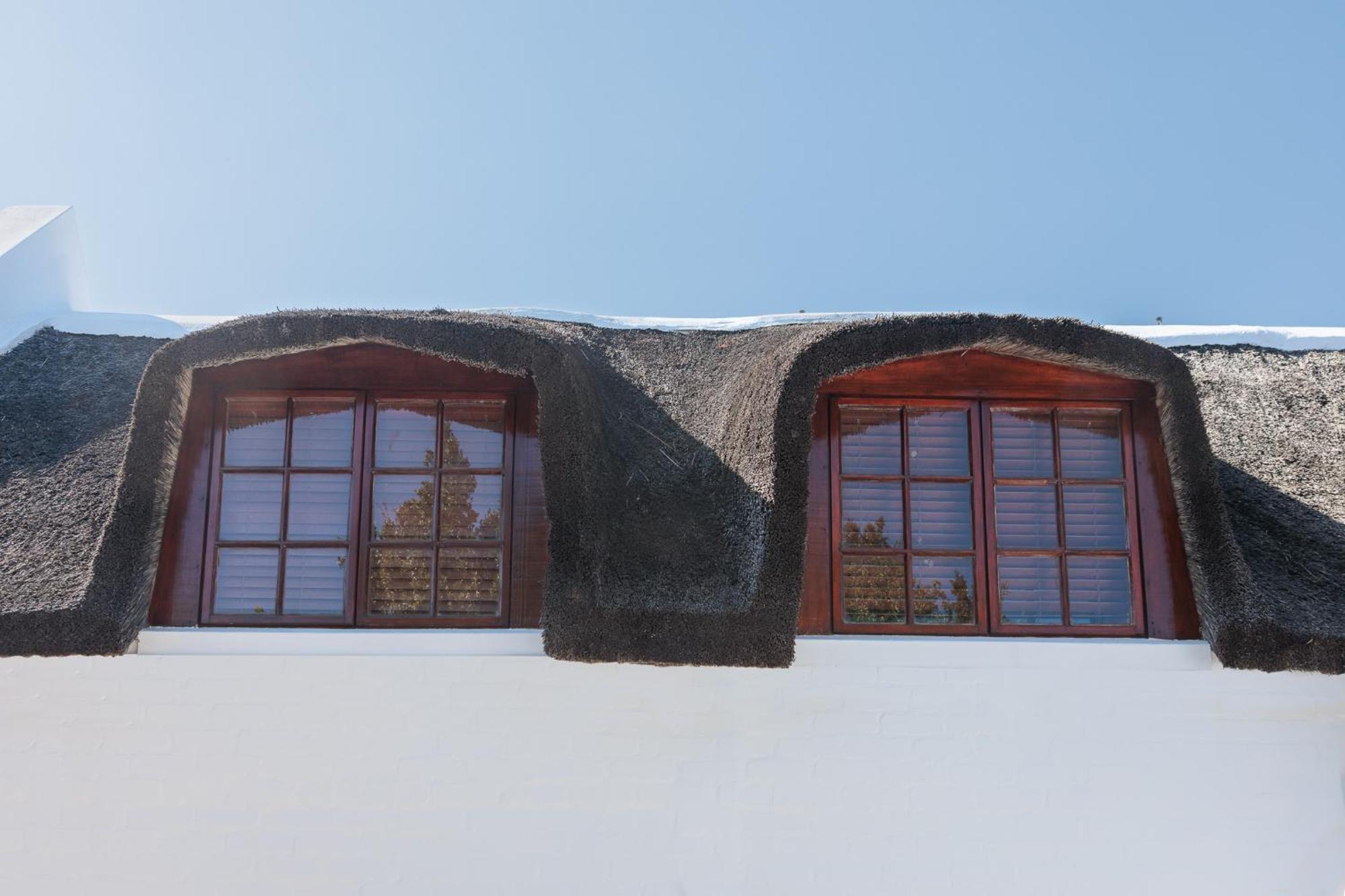 Die Rietdak - Reetdachhaus Mit Vier Schlafzimmern Le Cap Extérieur photo